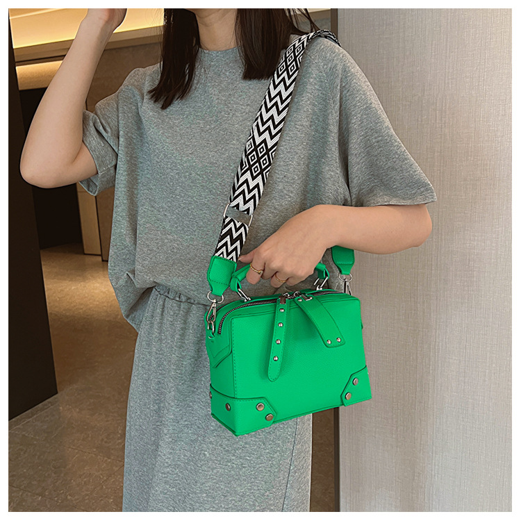 Women's Small Pu Leather Waves Solid Color Streetwear Square Zipper Square Bag display picture 2