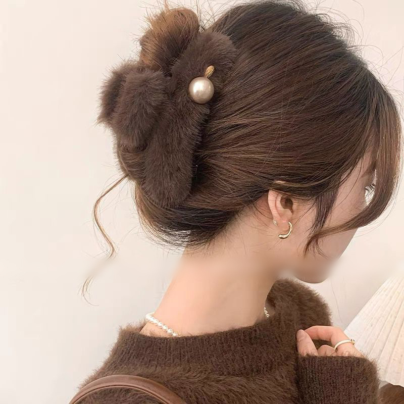 シンプルで万能な秋冬用大きめファーヘアクリップ 女性用2025年新作 シャーククリップ 多量の髪用 ヘアクリップ 後頭部ヘアアクセサリー