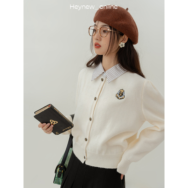 偽の2枚の学院風polo襟のカーディガンのセーターの女性秋冬のデザイン感の小さい人たちはニットのカーディガンを着ます。