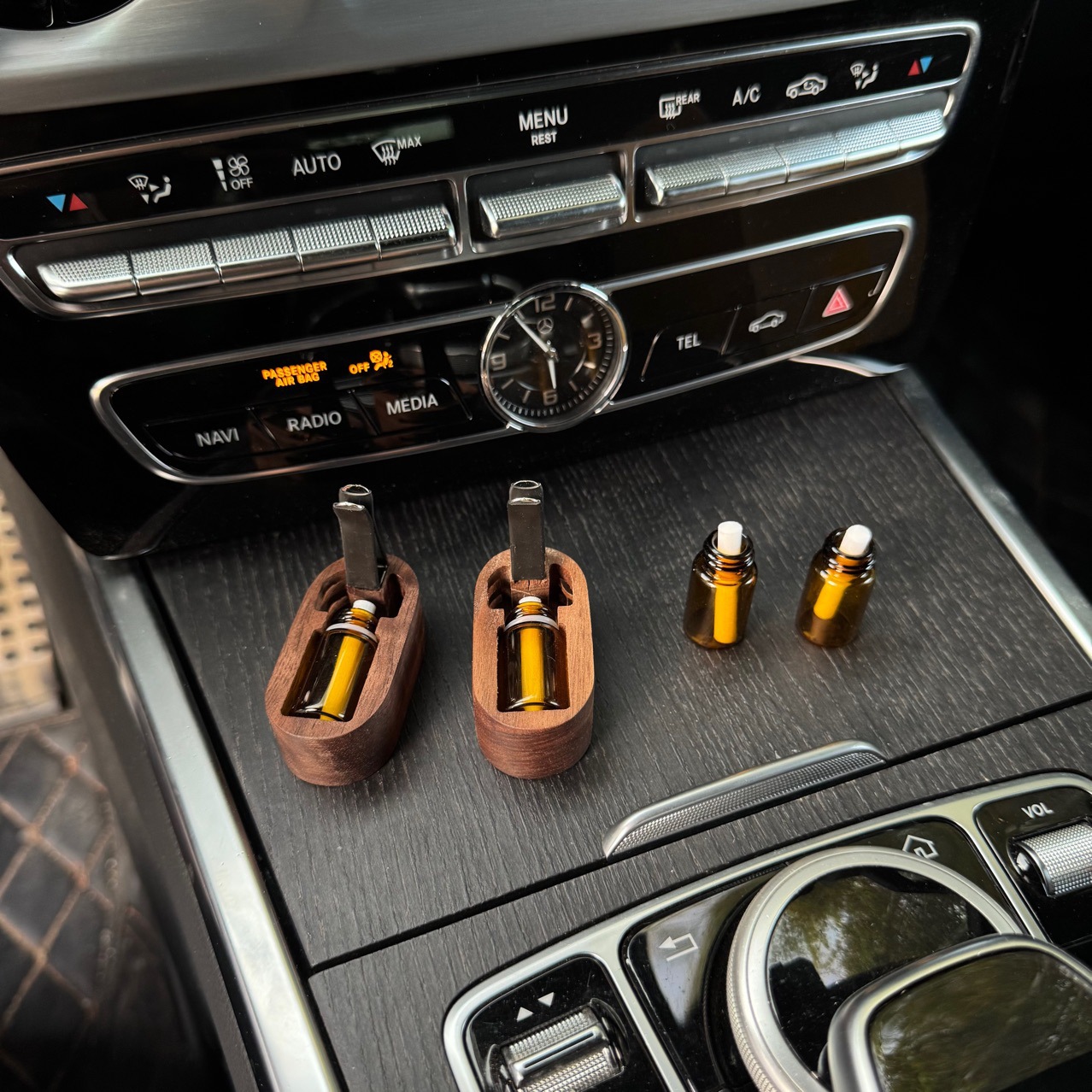 Expansor de salida de aire para automóvil, aromaterapia de aceite esencial, fragancia de alta calidad, fragancia duradera, perfume de automóvil de madera maciza, botella vacía