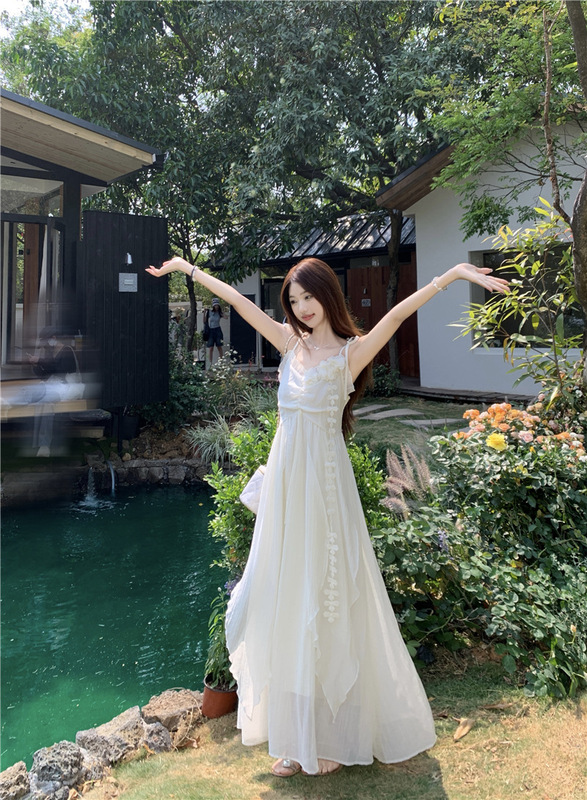リゾート風の花のデザイン感のあるストラップのワンピース女性2025夏の新作は腰を収めて痩せています。|undefined