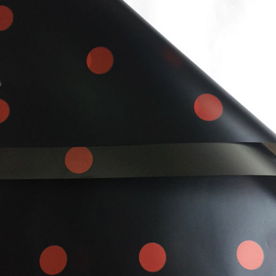 Papel de flores de película de caramelo de lunares FCL Floristería al por mayor Material de embalaje floral impermeable Papel de embalaje de ramo de flores