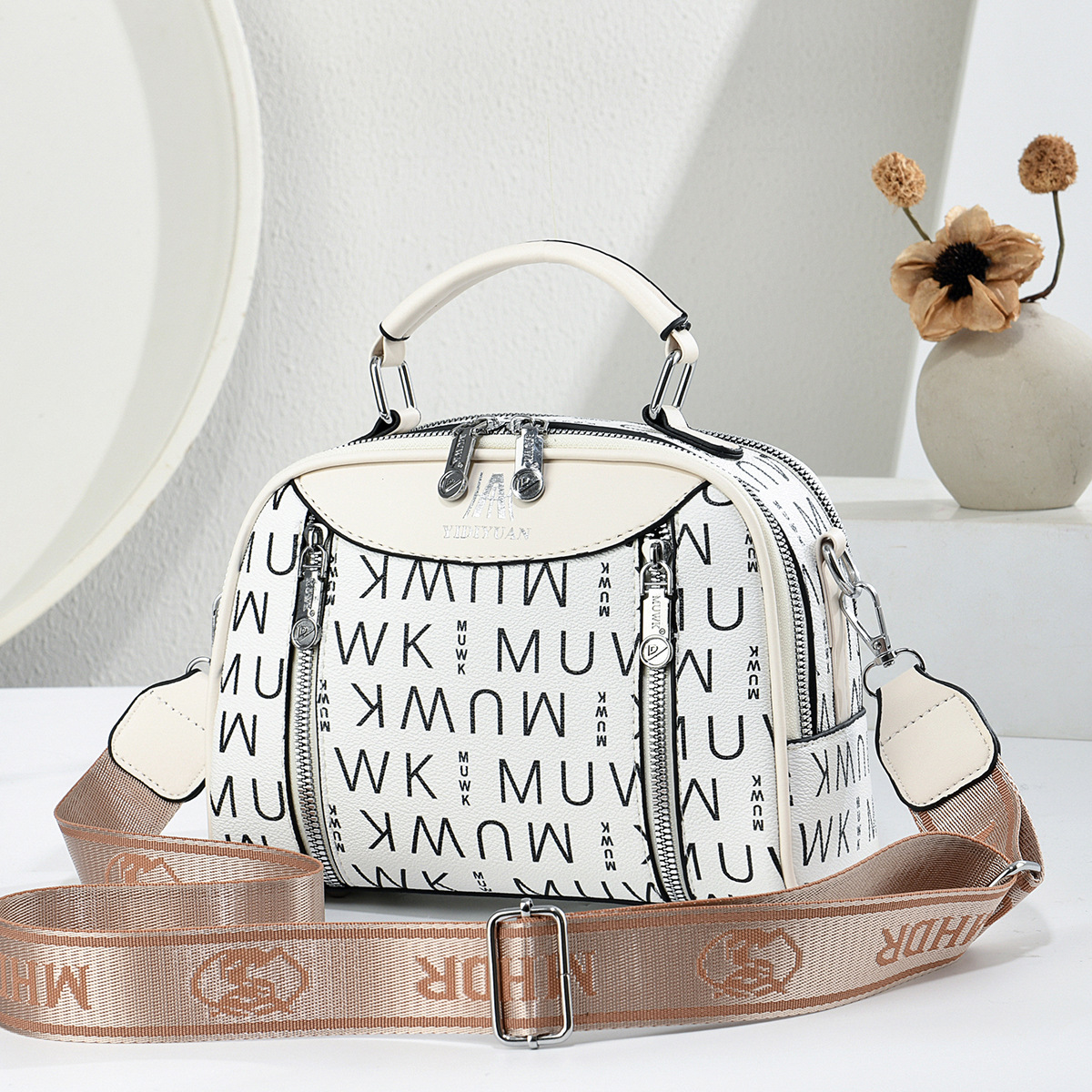 Moda exquisita pequeña bolsa de mano versátil, mochila de viaje casual, nueva bolsa de hombro de mujer, bolsas transfronterizas