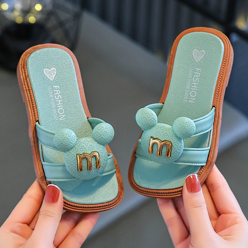 Девушки носят тапочки на улице Лето 2024 новая мода милая принцесса круто мягкое дно комфорта дикие детские тапочки