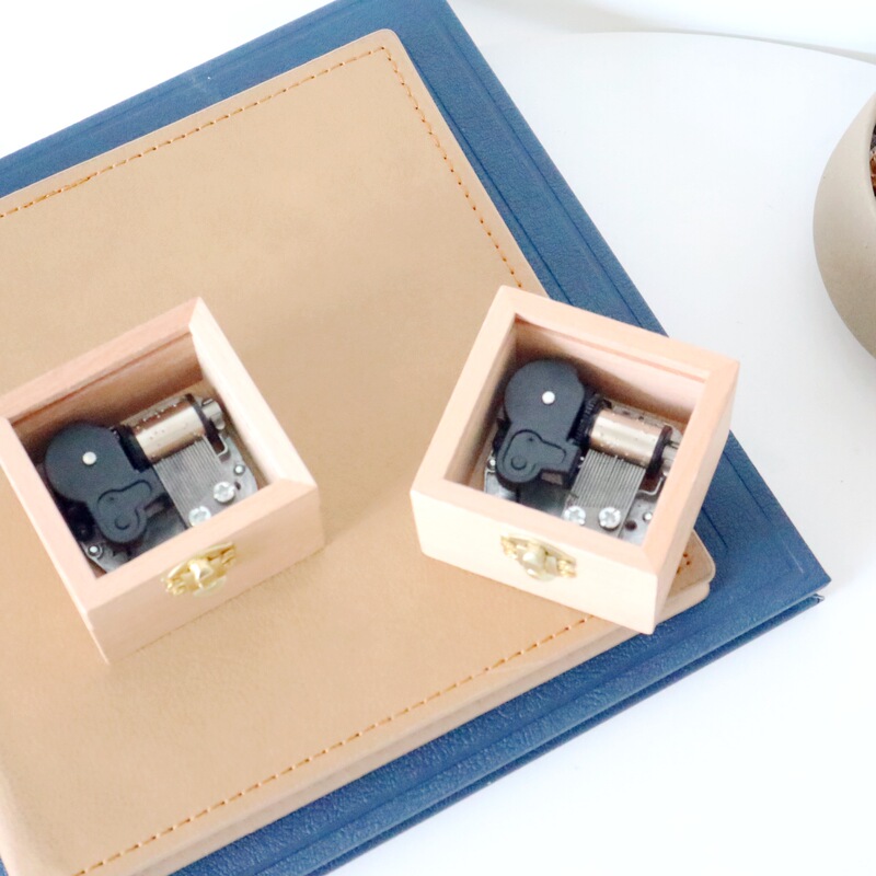 Beech Wood Replaceable Photo Music Box, Creative Gift Music Box for Students and Kidsren, Cross-Border Clockwork Music Hot Style