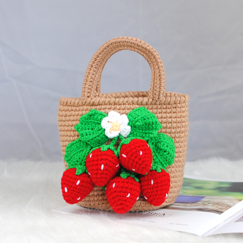 Fei Fei, la familia embarazada de tiempo, mochila tejida a mano, bolso de mano, bolso de material DIY, bolso de fresa