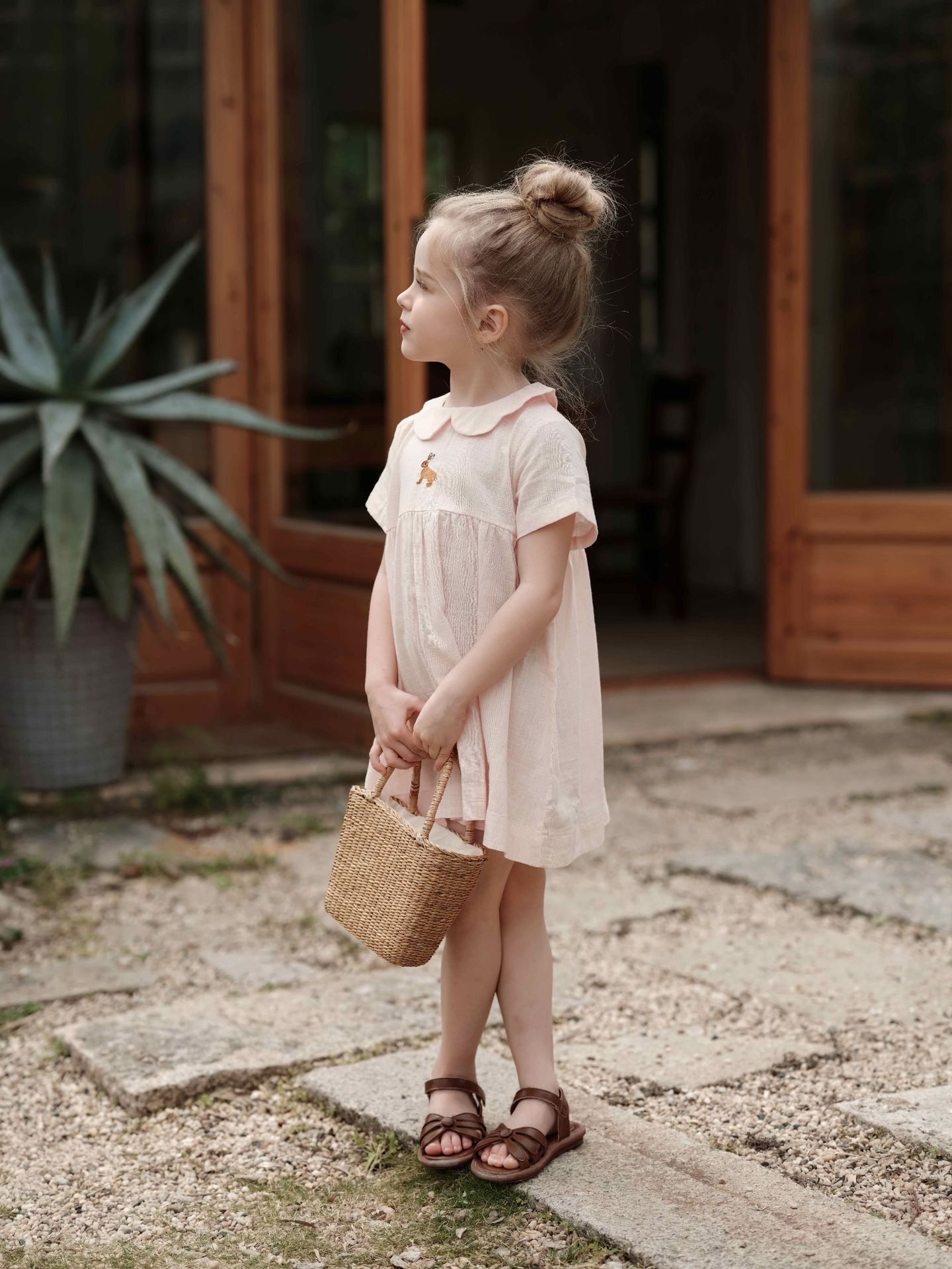 Vestido niña de algodón y lino bordado a mano con cuello_voghion.com