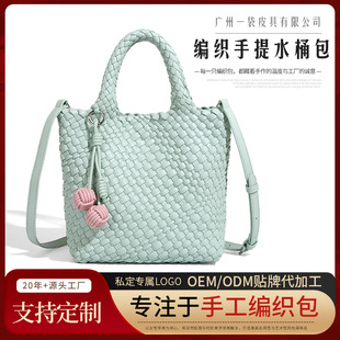 �ֹ�����ˮͰ�����e�ٴ�����б���������ͨ�چμ������Ů��