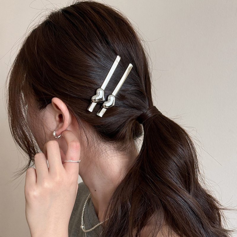 甘くてクールなシルバーのラブヘアクリップ、韓国のシンプルなクリップ、額の前髪クリップ、サイドクリップ、エレガントなヘアアクセサリー|undefined