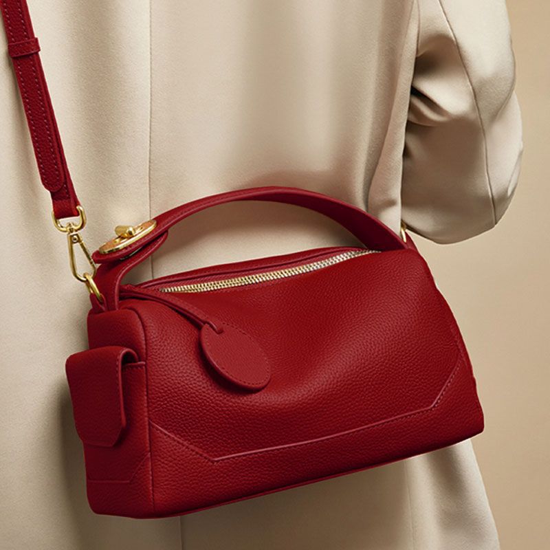 Factory wholesale bags factory hand pillow bags women's 2025 new niche designer shoulder slung hundred