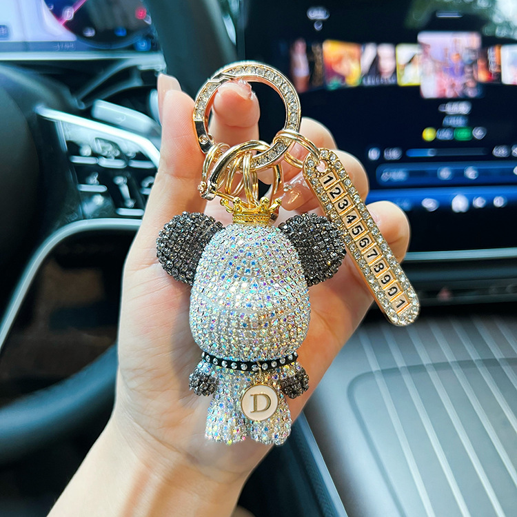 Elemento de panda creativo, diamante, oso violento, llavero, letras opcionales, placa de matrícula anti-pérdida, llavero de automóvil, regalo