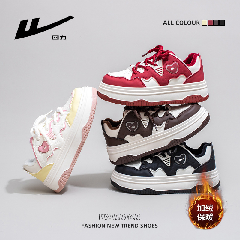 Retorno de terciopelo calentador zapatos de suela gruesa para mujeres nuevos zapatos de algodón de moda de invierno amor zapatos de altura baja zapatos de skate estudiantes de color para mujeres
