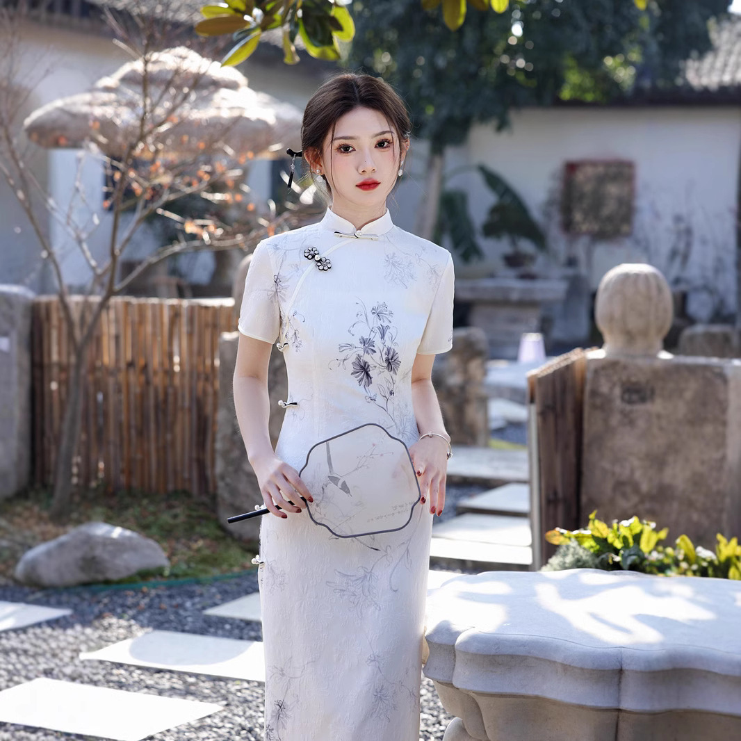 White retro spring cheongsam