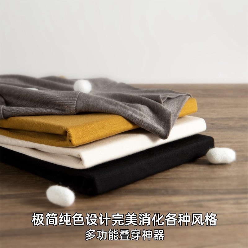 Yuyue ソリッドカラーシルクタートルネックボトムシャツ、暖かくスリムフィットのトップス、女性用の快適な薄手のシルクインナーニットセーター