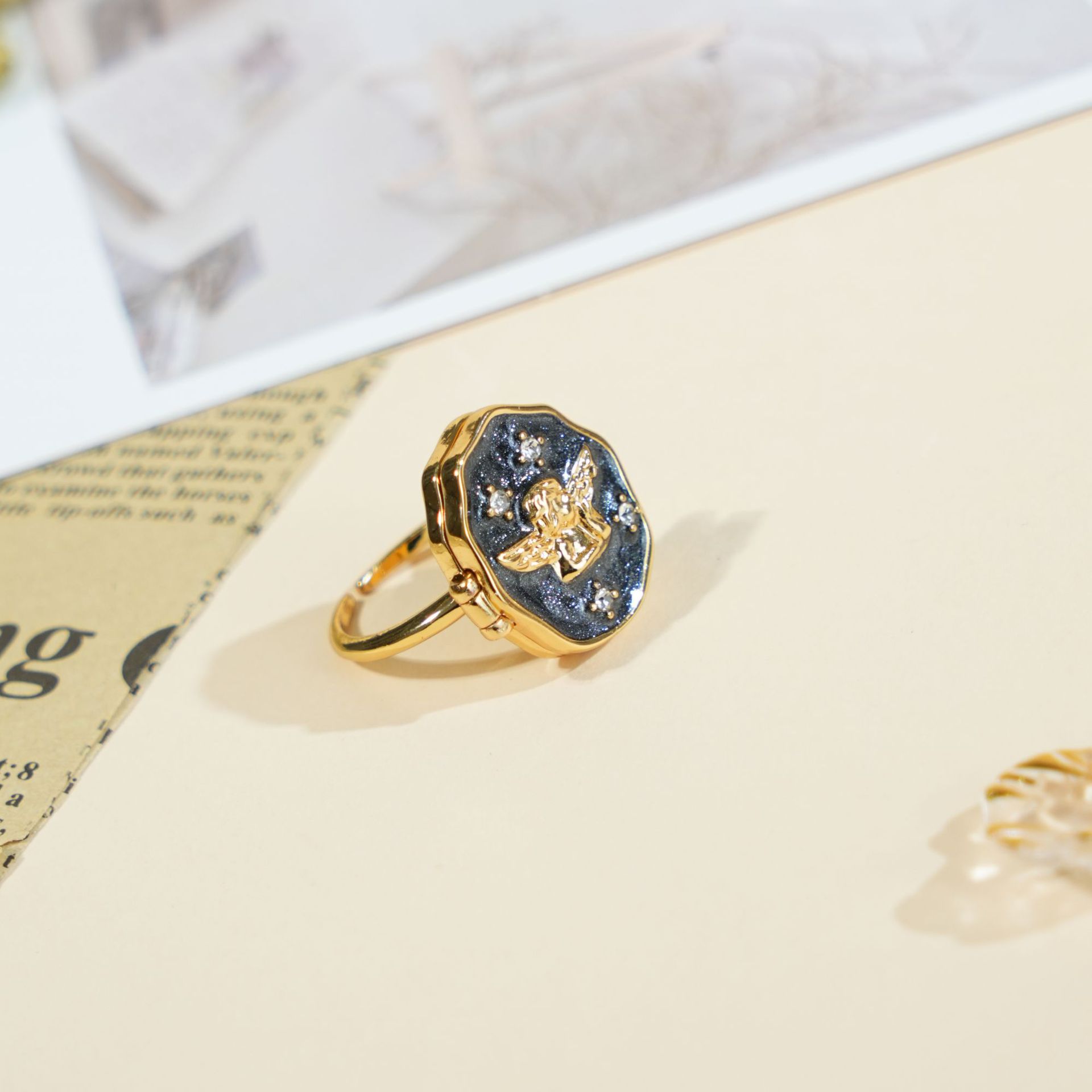 Best-selling In Europe America, Box With Electroplated Color Retention, Personalized Portable Resin Opening And Closing_voghion.com