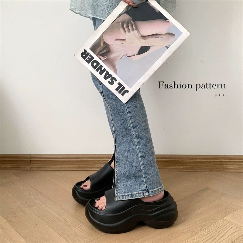 Тапки с толстой подошвы женщины 2025 новая наружная одежда увеличена мода маленький человек противоскользящие сети красный взрывной круто трансграничные горячие продажи