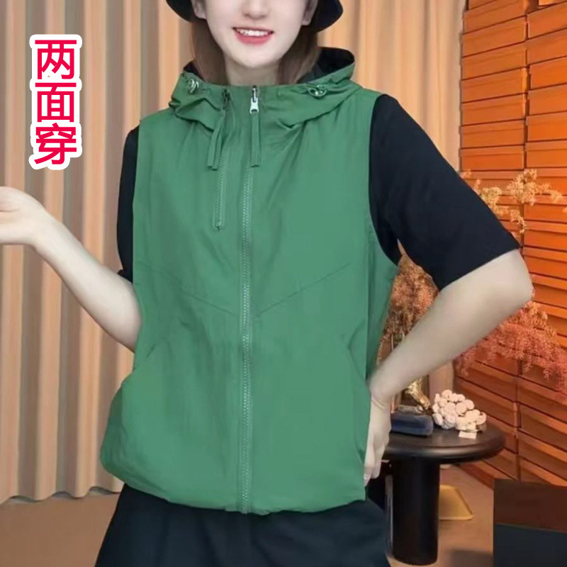 Double-Sided Reversible Hooded Women's Vest, Mom-Style, Thin and Versatile for Spring, Autumn, and Summer, Breathable and Fashionable Sleeveless Top