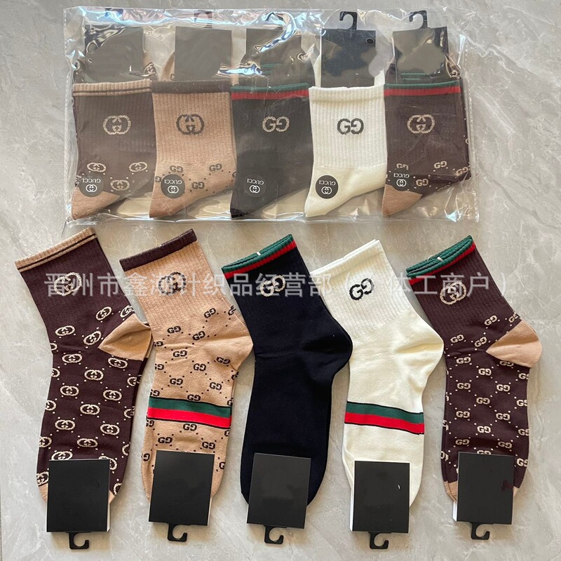 New Style L Unisex Socks for Students and Couples, Trendy Brand Letter Design, Low to Mid-Calf Cotton Sports Versatile Socks New Style L Unisex Socks for Students and Couples, Trendy Brand Letter Design, Low to Mid-Calf Cotton Sports Versatile Socks