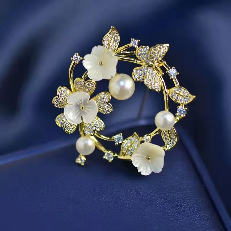 New Pearl Shell Flower Brooch Pins for Women Fashion Inlaid Zircon Luxury Corsage Pins Dinner Dress Accessories Brooches