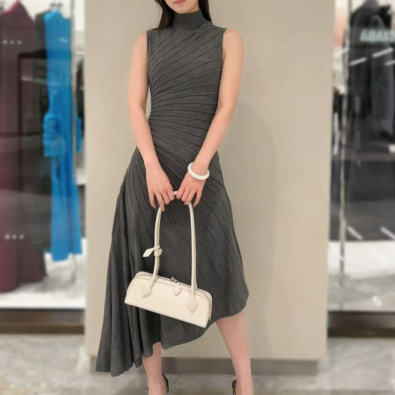 2026 New Women's Fashion Elegant Pleated Sleeveless Waist-Cinching Slimming Long Dress with a Unique Design