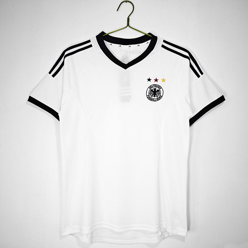 レトロなドイツのサッカー服の主な客席です。|undefined