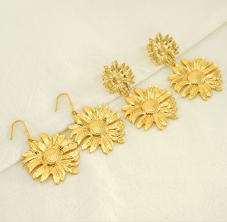 Daily, Street Occasion 304 Stainless Steel Material 1 Pair Simple Style Flower Stainless Steel 18K Gold Plated Drop Earrings