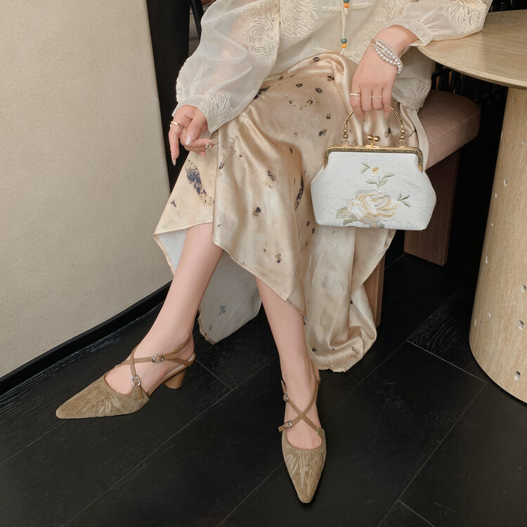 Sandal cao gót mũi nhọn phong cách Trung Hoa mới, chất sa tanh, quai chéo rỗng, gót thô 9 cm — Màu trắng be, Màu Kaki chi tiết 48
