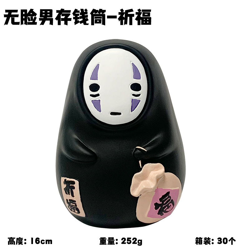 Hombre sin rostro reza por bolsa de alcancía