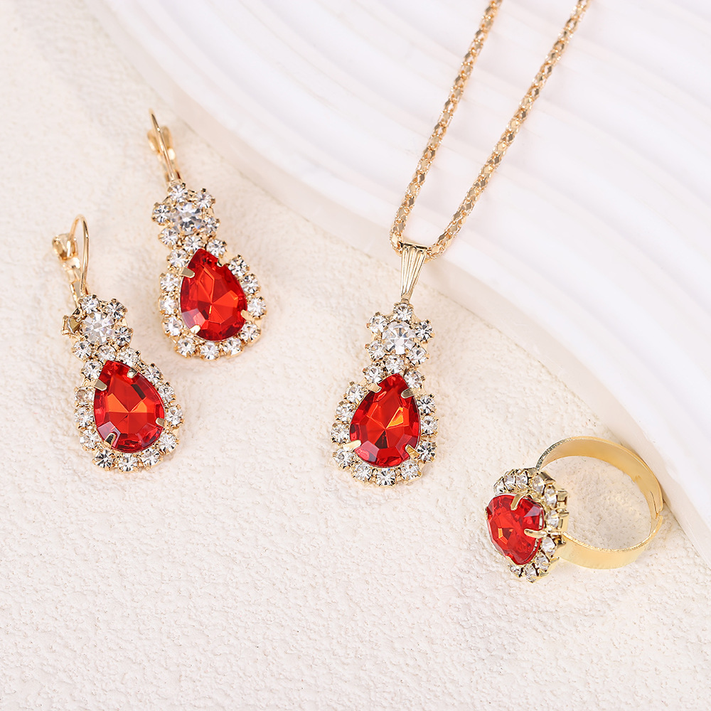 Collar de personalidad de temperamento de moda europea y americana transfronteriza Pendientes Conjunto de anillo Accesorios de cena de cercanías Conjunto de joyería de alta calidad