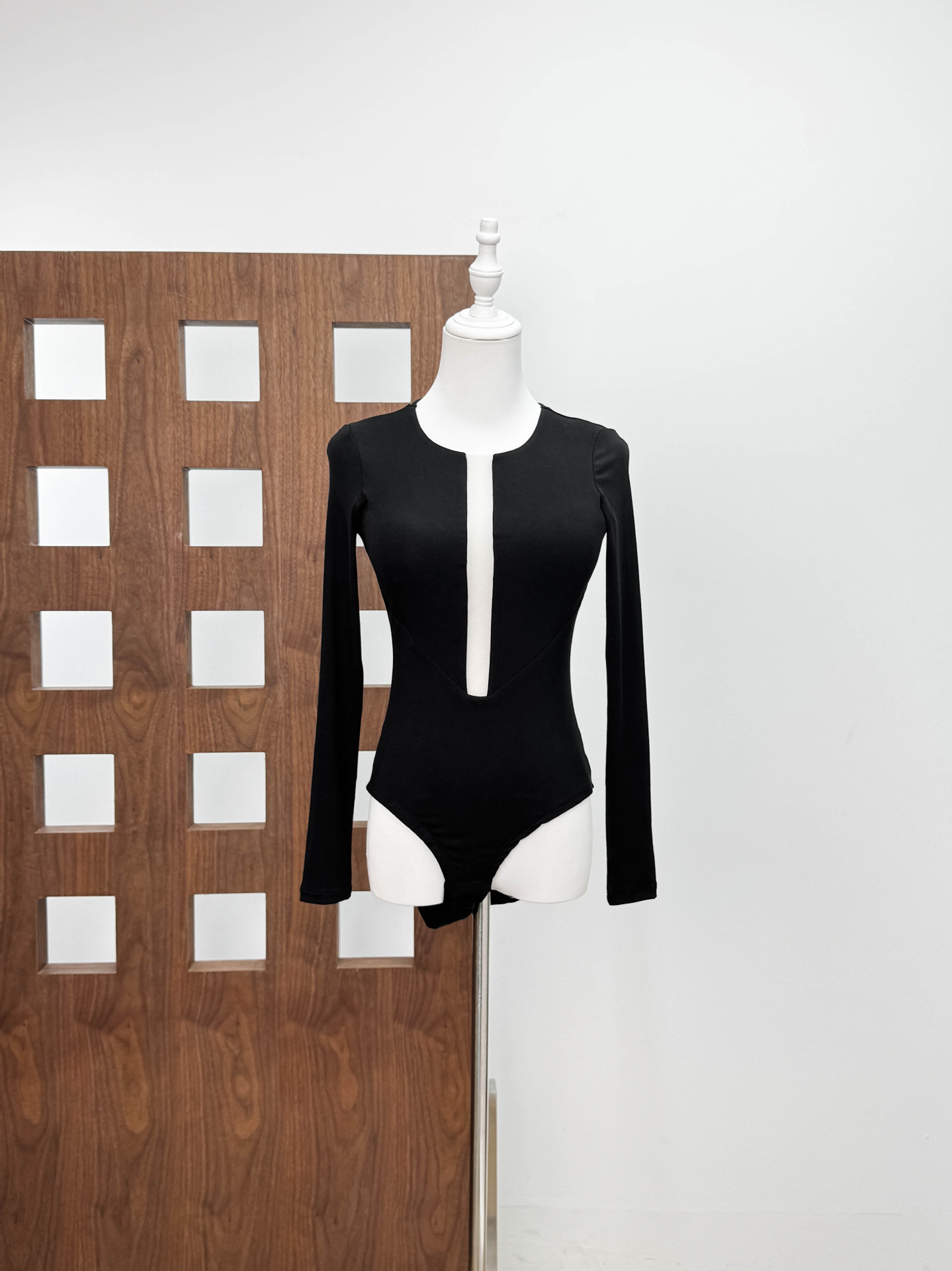 Diseño de nicho sexy al vacío camiseta mujer 2025 otoño invierno interior con sujetador sin usar cintura alta elástica para adelgazar