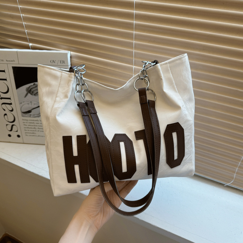 Bolsa de gran capacidad para mujeres otoño y invierno versátil 2024 nueva bolsa de compras de hombro casual simple de viaje al trabajo bolsa de mano
