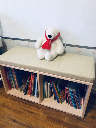 Custom solid wood window cabinet can be made into a floor cabinet with sitting function for dance room corner cabinet, picture book library sitting cabinet, balcony long cabinet, training room.