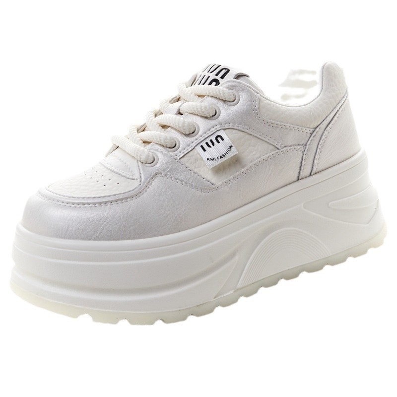 Zapatos blancos de suela gruesa para mujer 2025 primavera nuevo estilo cuero pequeño moda zapatos casuales de todo fósforo estudiantes zapatos de tabla de aumento