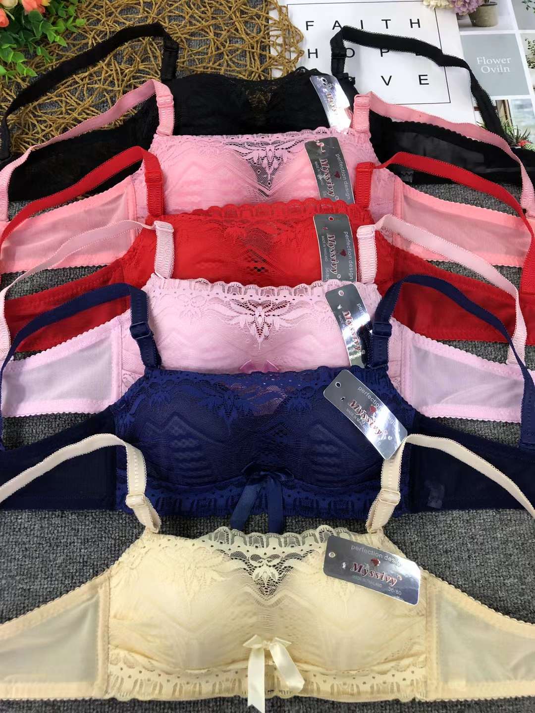 Pecho grande de verano que adelgaza la ropa interior delgada del tubo del cordón cómodo respirable ajustable pecho grande más el tamaño sin el anillo de acero
