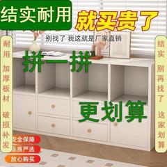 本棚は壁に寄りかかって収納棚を収納しています。