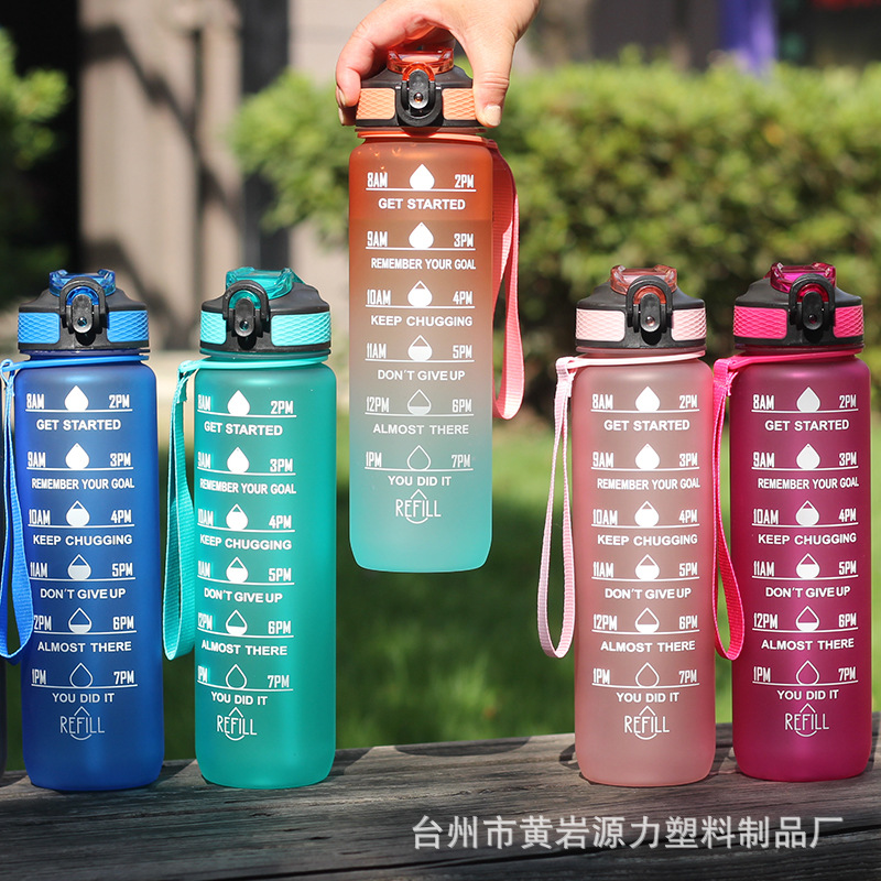 En stock 1000ml Amazon Tritan plástico botella de agua rebote cubierta con escala paja deportes taza espacio