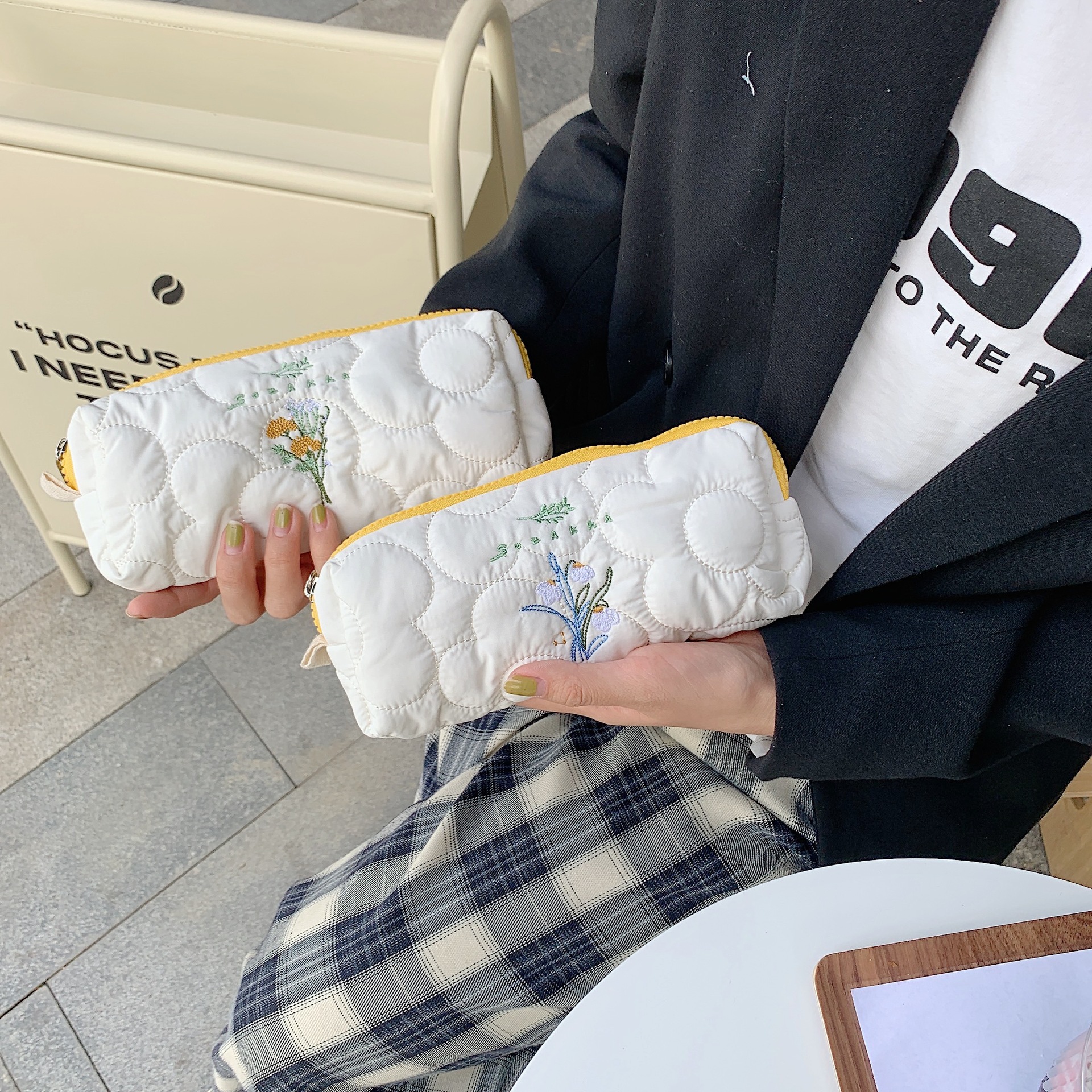 25172 Korean-style large-capacity pen case, InS-style embroidered flower, simple canvas bag for female students, pencil and stationery bag undefined