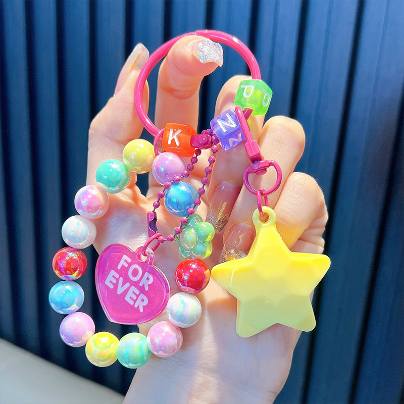 Cuentas de asiento osos colgantes de llaves de bolsos acrílicos exquisitos colgantes de llaves de automóvil colgantes pequeños regalos al por mayor