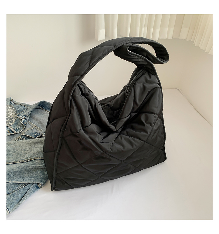 Women's Large Pu Leather Solid Color Lingge Streetwear Square Zipper Shoulder Bag display picture 29