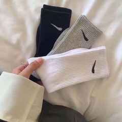 蘇万ナイキの靴下の女性N潮の靴下のフックの靴下のlogo綿の男性の靴下のinsは汗を吸います。