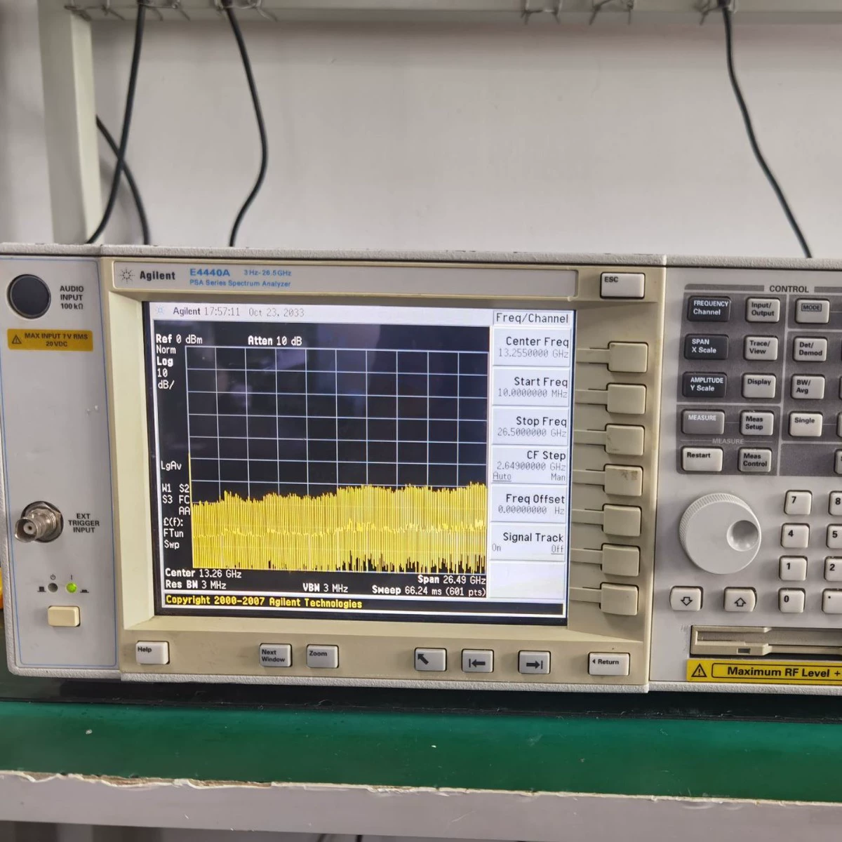 Agilent E4440A E4440A б/у 26G Спектрометр Agilent E4440A E4440A