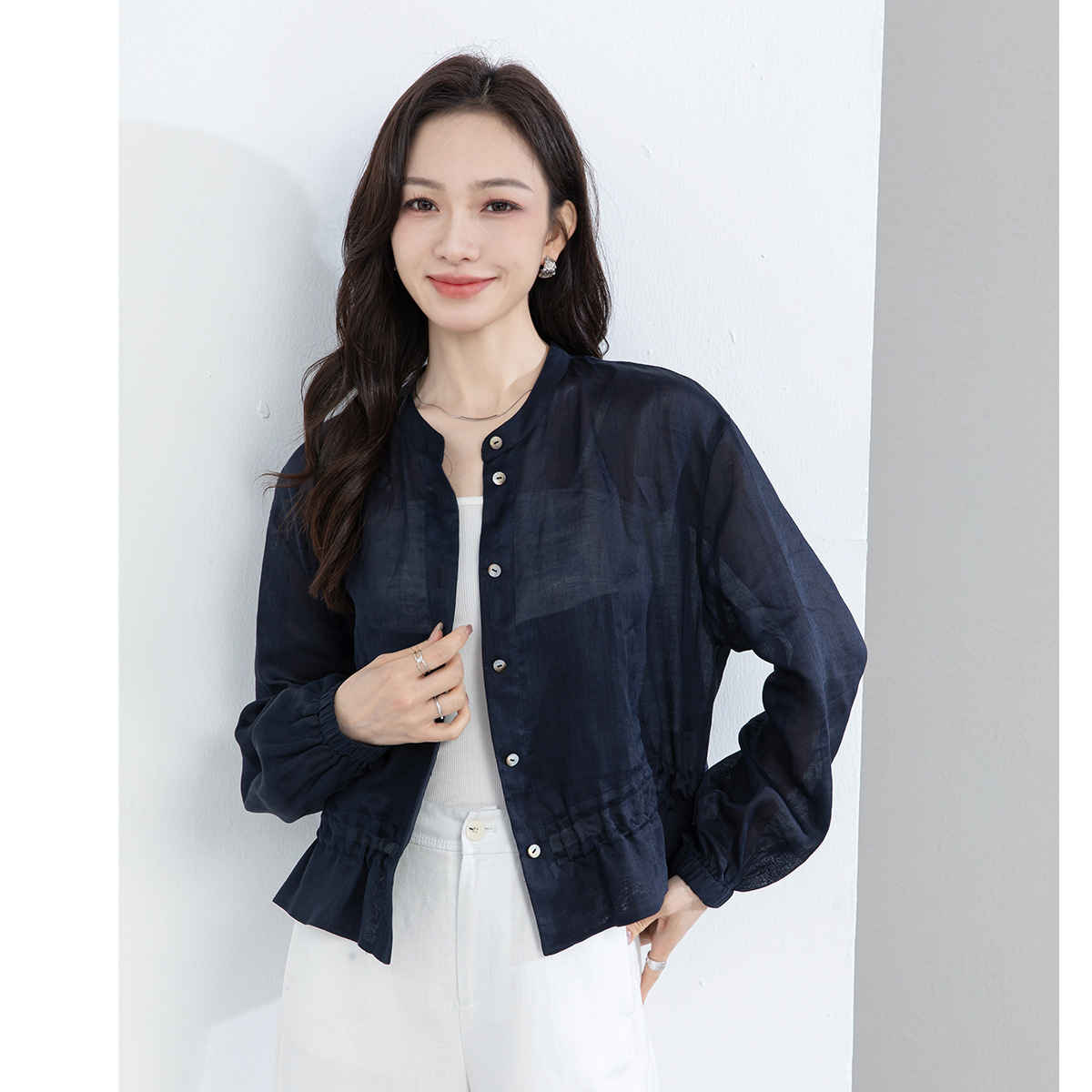 Áo sơ mi nữ tay ngắn cổ đứng viền lá sen, dáng rộng suông — màu xanh navy