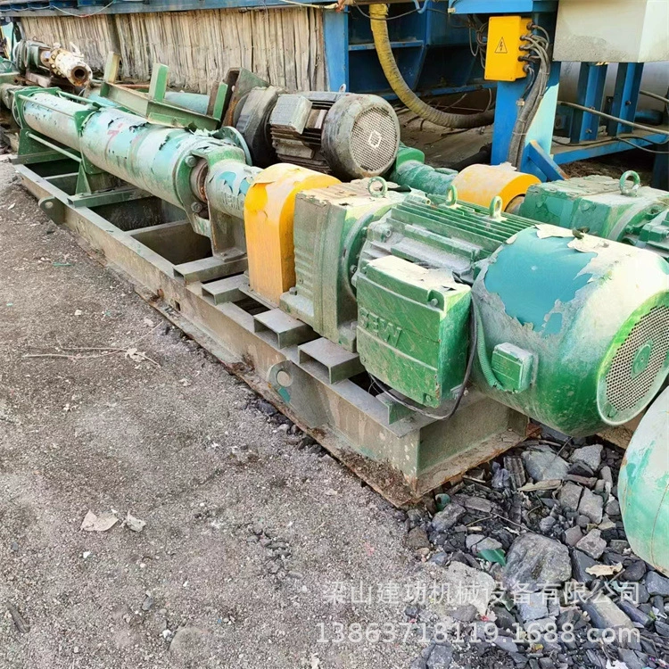 Поставка самовсасывающего шламового конвейерного спирального насоса, одновинтового насоса, конвейерного винтового насоса с преобразованием частоты.