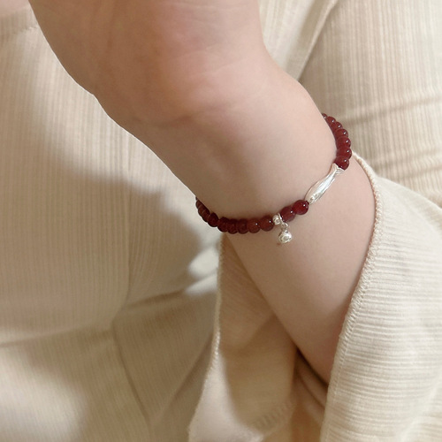 New Chinese-style red agate koi fish bracelet for women with niche design high-end elastic rope simple fashionable and versatile bracelet
