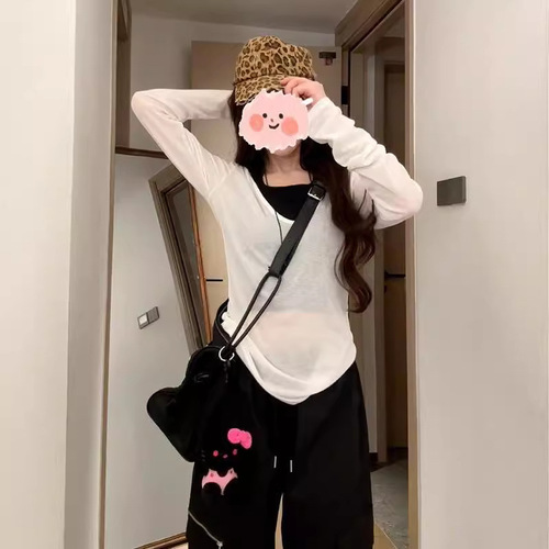 White V-neck T-shirt for Women: Stylish, Sun-Protective Long-Sleeve Cover-Up—Loose-Fitting, Slimming, and Ultra-Thin for Summer