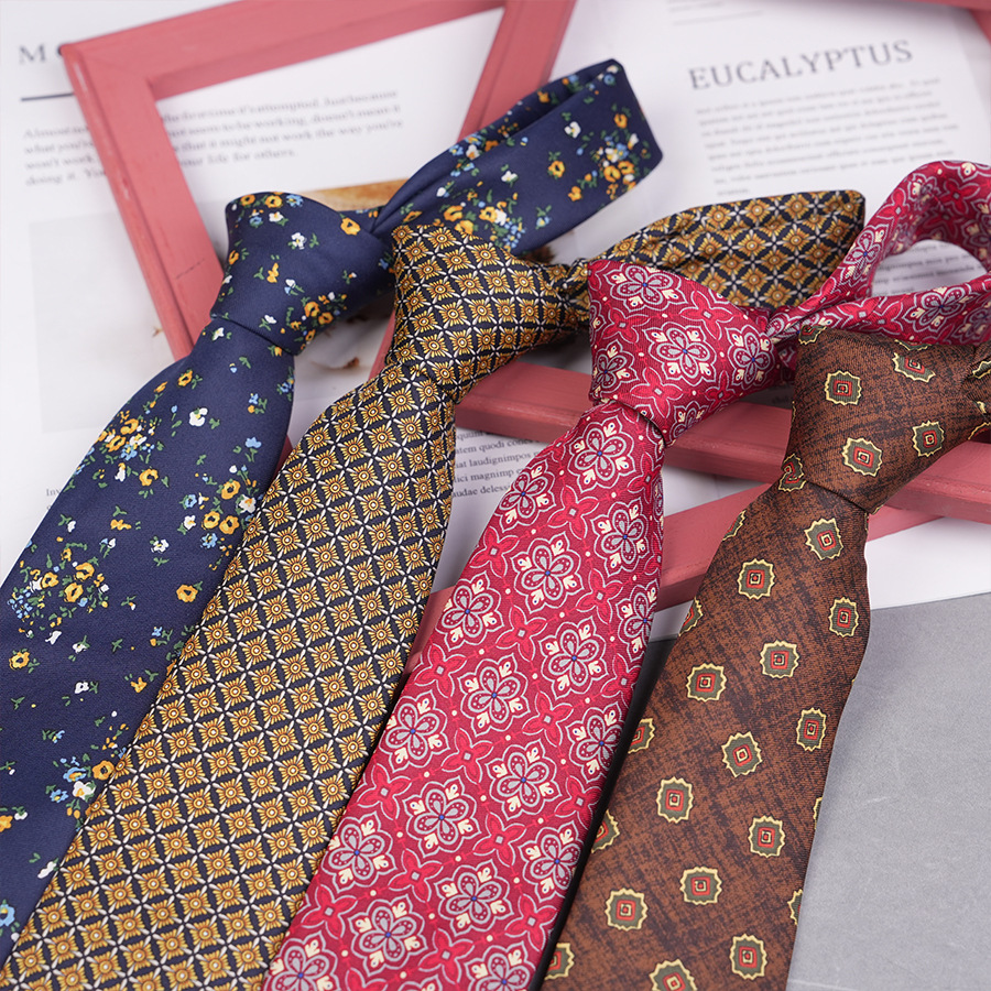 Red retro trend tie
