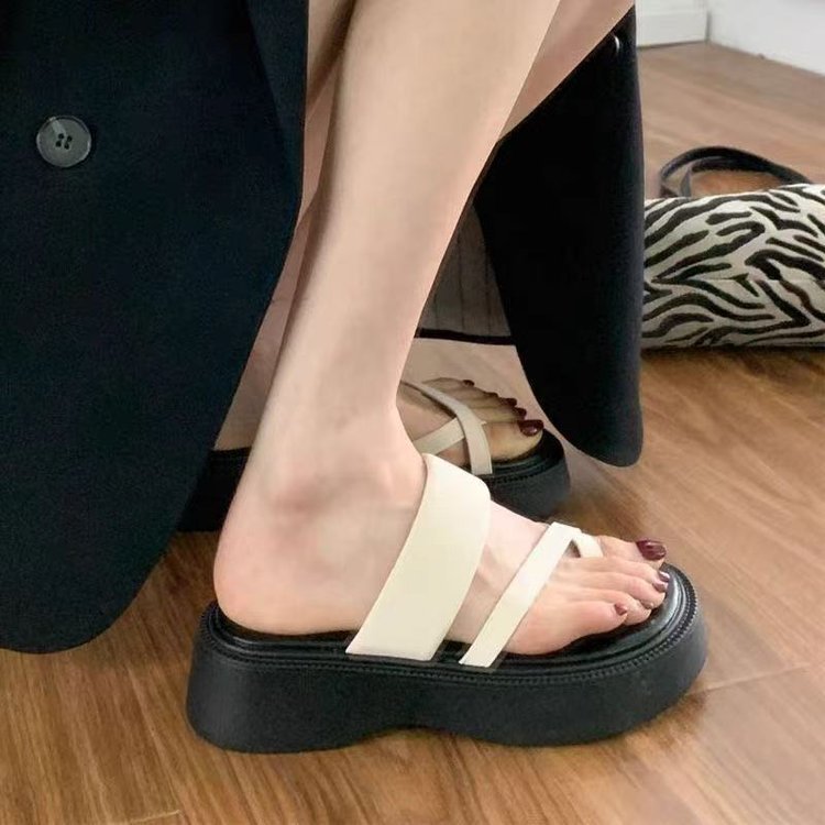 Sandalias romanas para mujeres verano 2026 nuevo dedo antideslizante con suela gruesa casual de moda versátil zapatos de playa para mujeres
