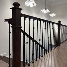 楼梯扶手轻奢简约栏杆铁艺实木室内现代别墅护栏立柱扶梯家用
