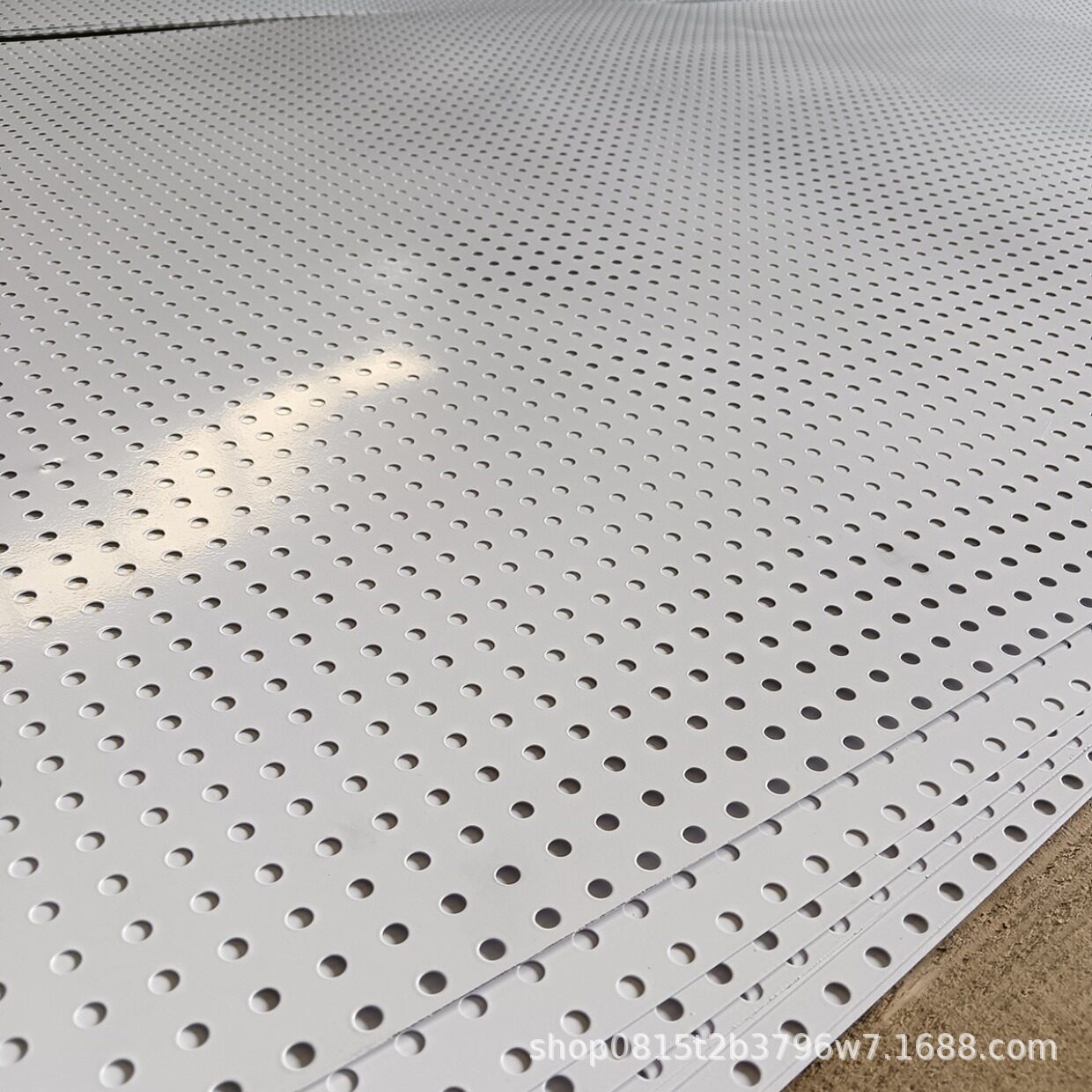 Pegboard storage, frameless metal pegboard shelf, rack for mobile phones, accessories, hardware tools, alternative hanging board