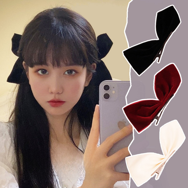 Black hairgrip with bow